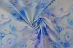 Katoen poplin digitaal – Roses & butterflies blue