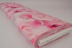 Katoen poplin digitaal – Roses & butterflies pink