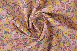 Katoen poplin – Drukke kleurrijke bloemenprint roze en geel