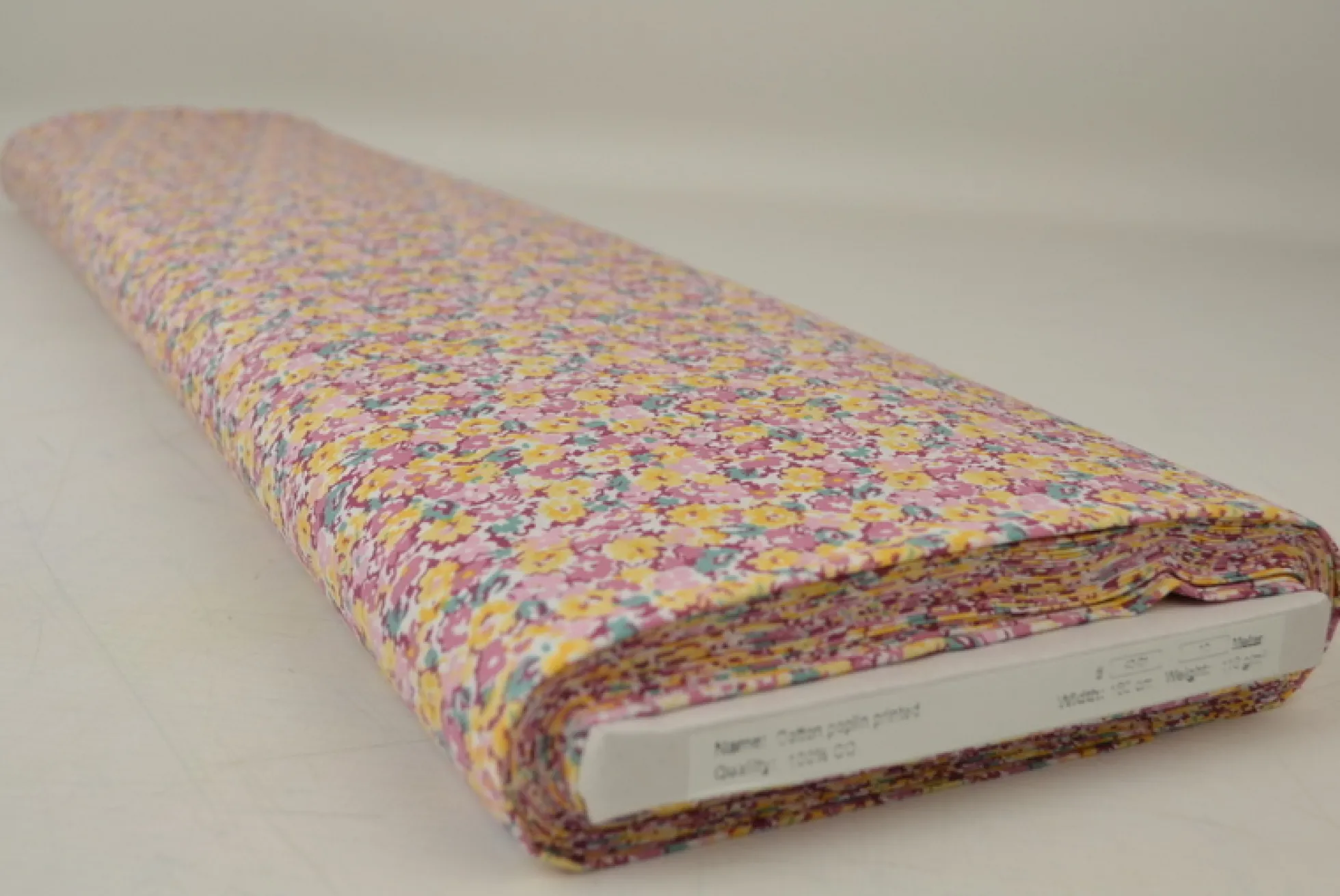 Katoen poplin – Drukke kleurrijke bloemenprint roze en geel
