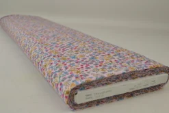 Katoen poplin – Kleine kleurrijke bloemenmix op oudroze