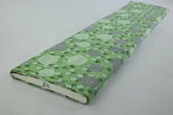 Katoen poplin – Lichtgroen bloemen en stippen