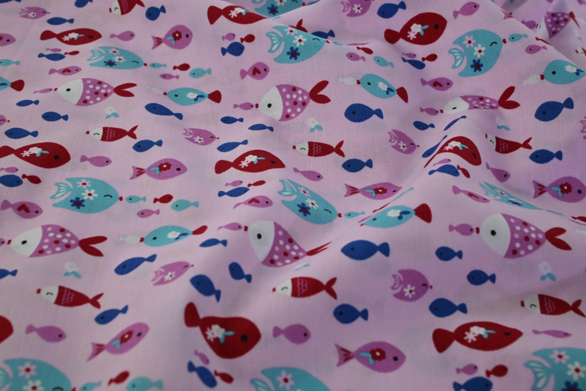 Katoen poplin – Licht roze visjes