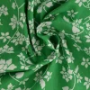 Katoen poplin – Puntige bloemen wit op groen