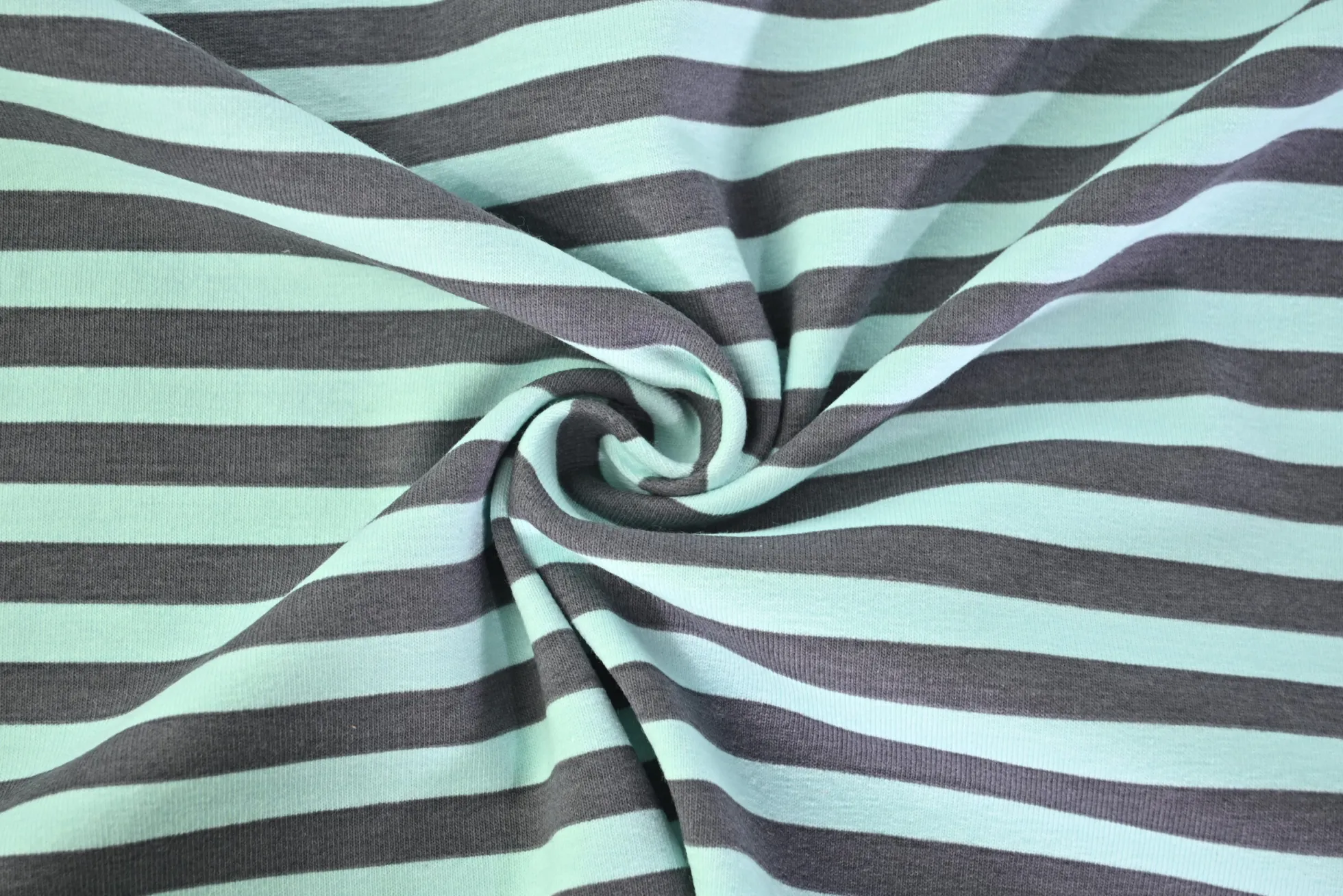 Katoen tricot – Baby blue grey stripes