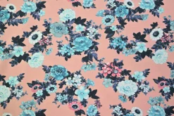 Katoen tricot – Blue and coral flowers on salmon