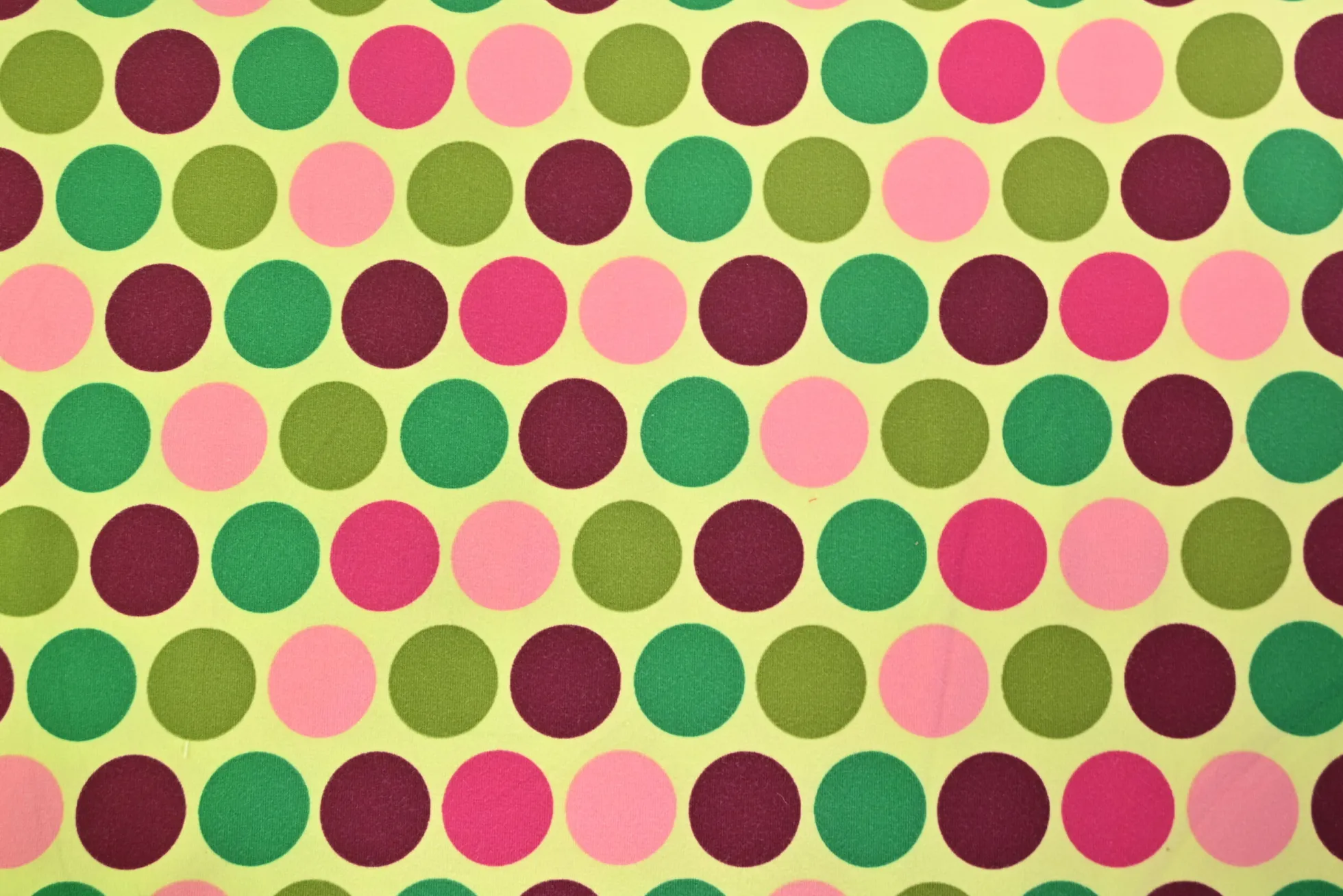 Katoen tricot – Colorful dots on bright yellow