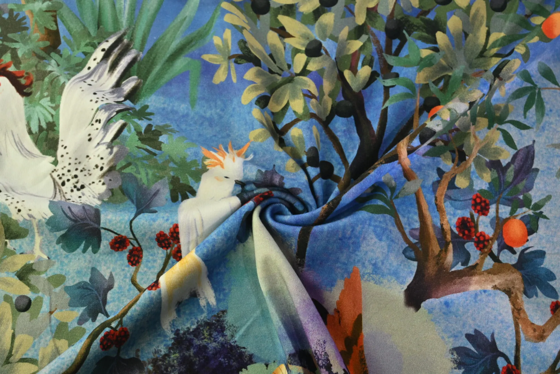 Katoen tricot – Royal Blue Tropical Cockatoos