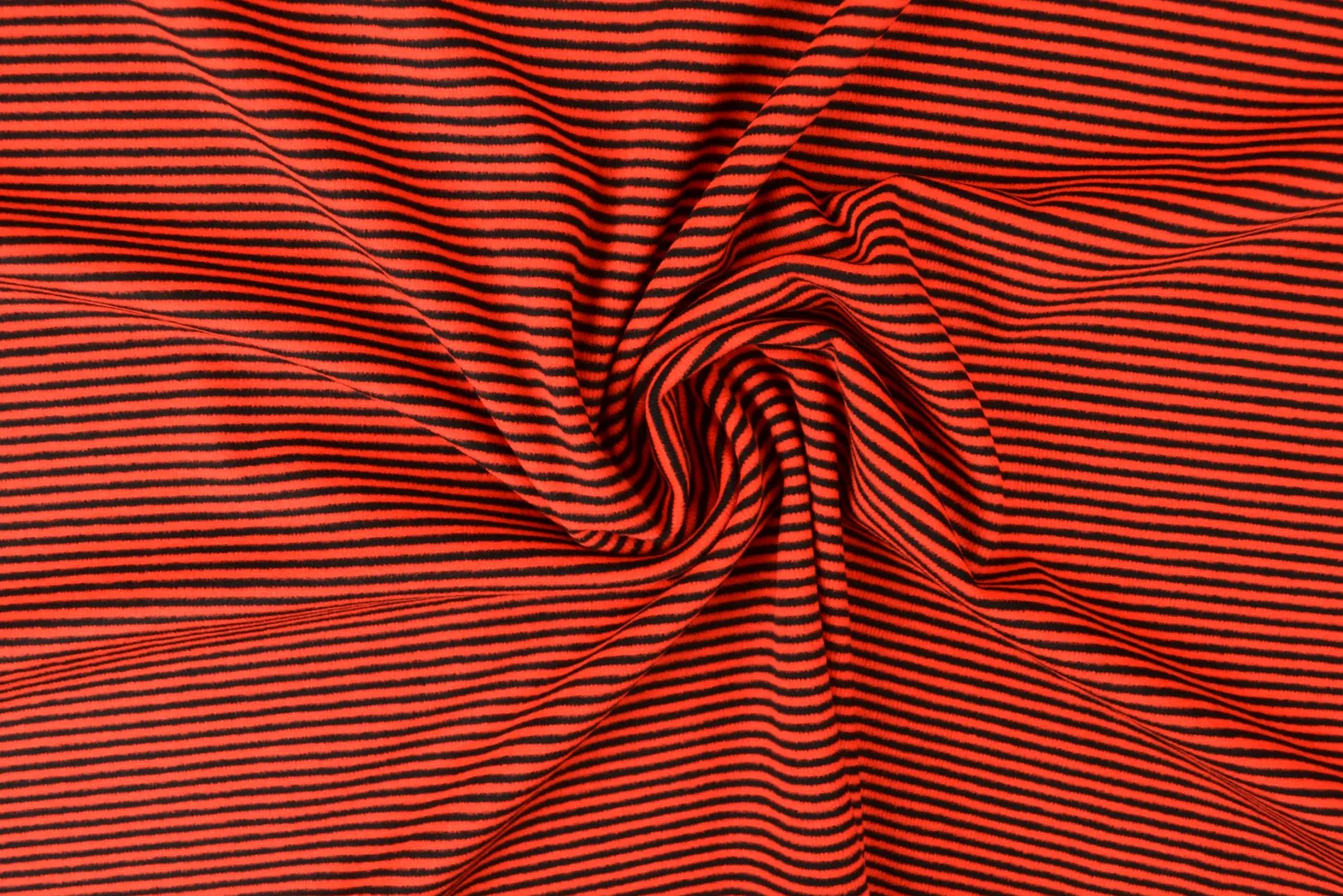 Katoen tricot soft touch – Black & red stripes