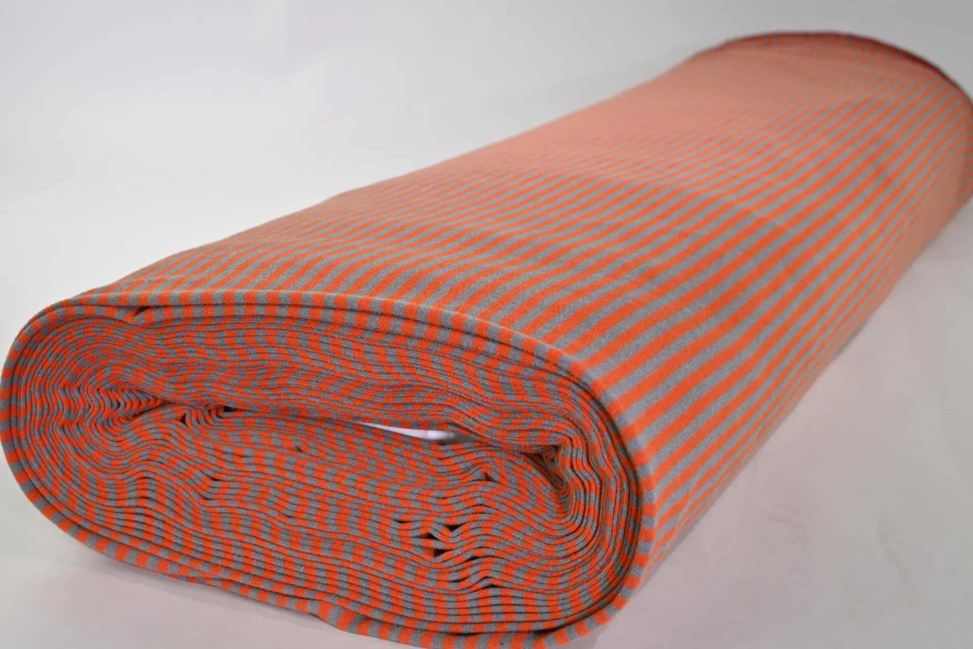 Katoen tricot soft touch – Dark orange & dark grey stripes
