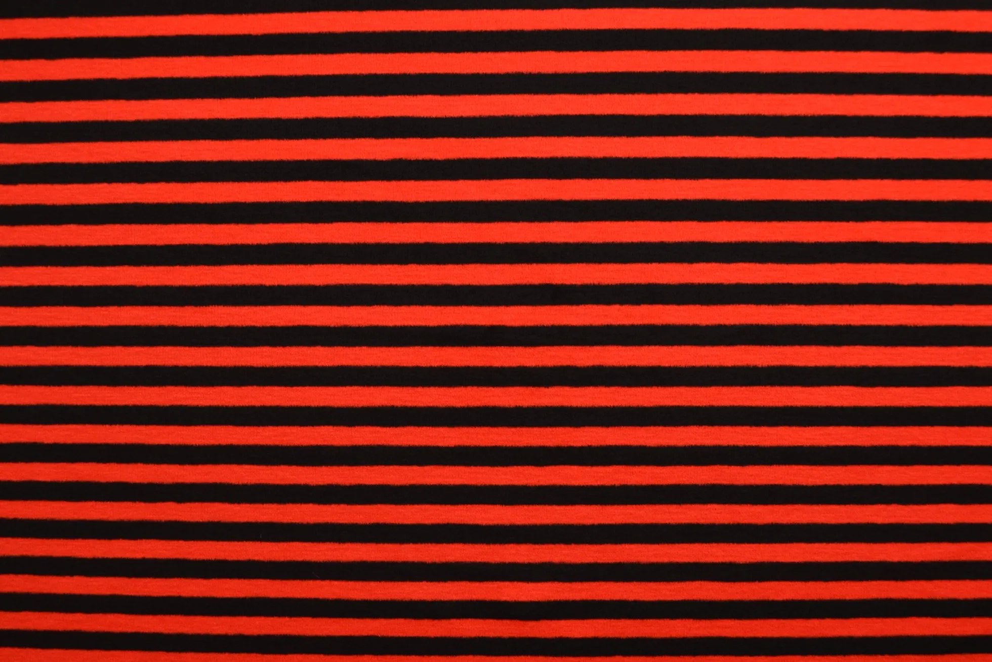 Katoen tricot soft touch – Red & black stripes