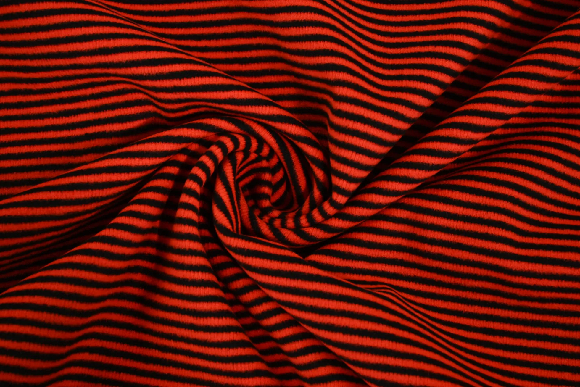 Katoen tricot soft touch – Red & black stripes