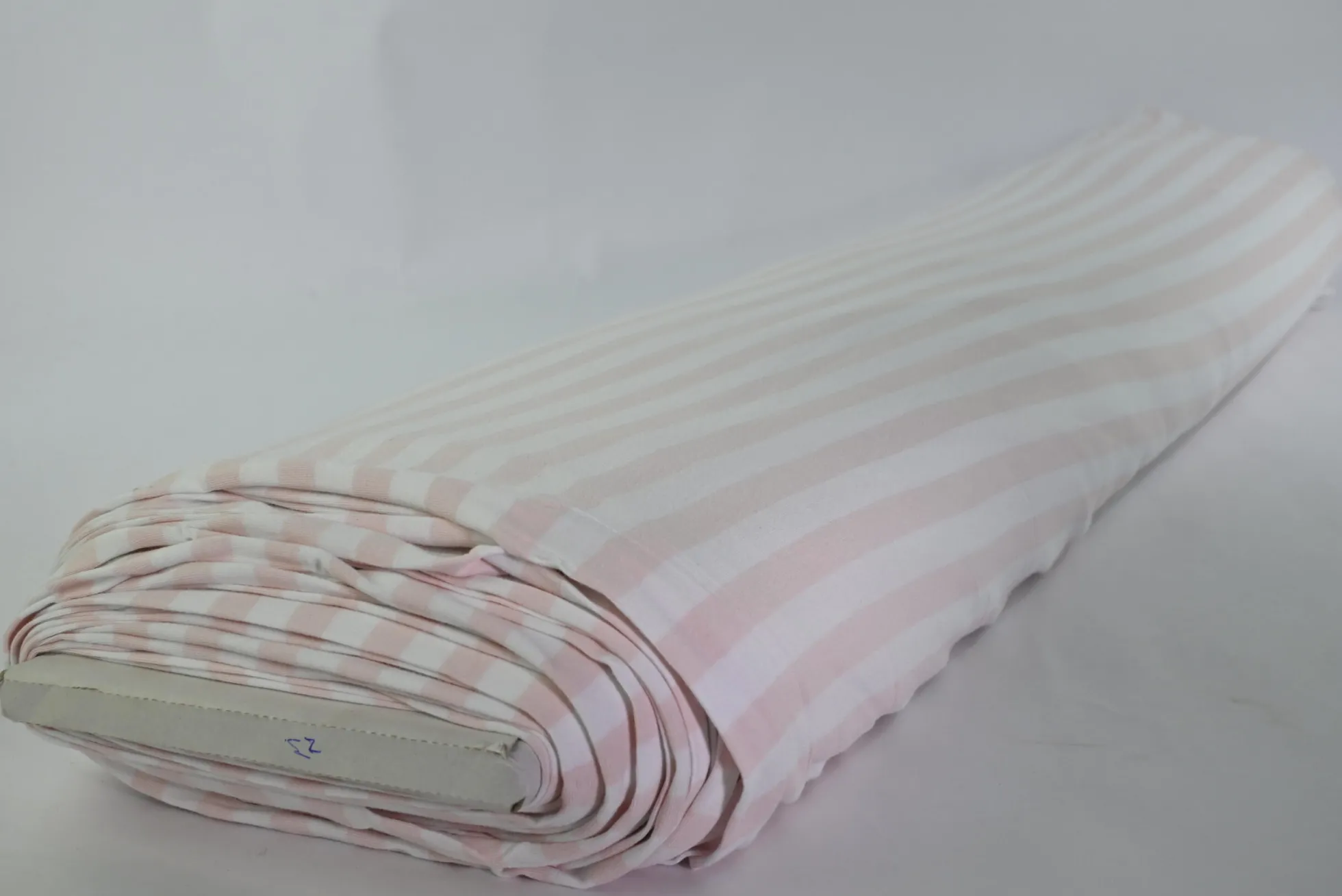 Katoen tricot – Wit met licht zalm gestreept
