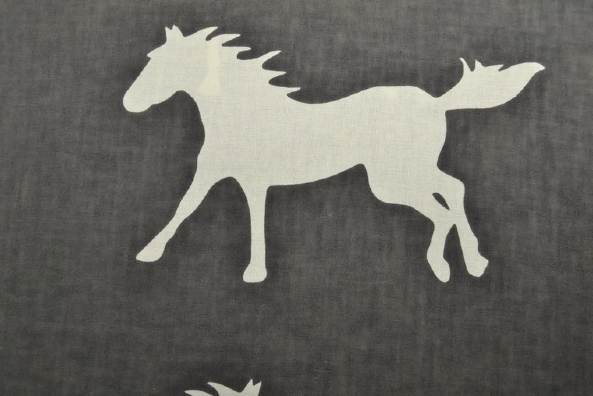 Linnenlook katoen – White horse on dark