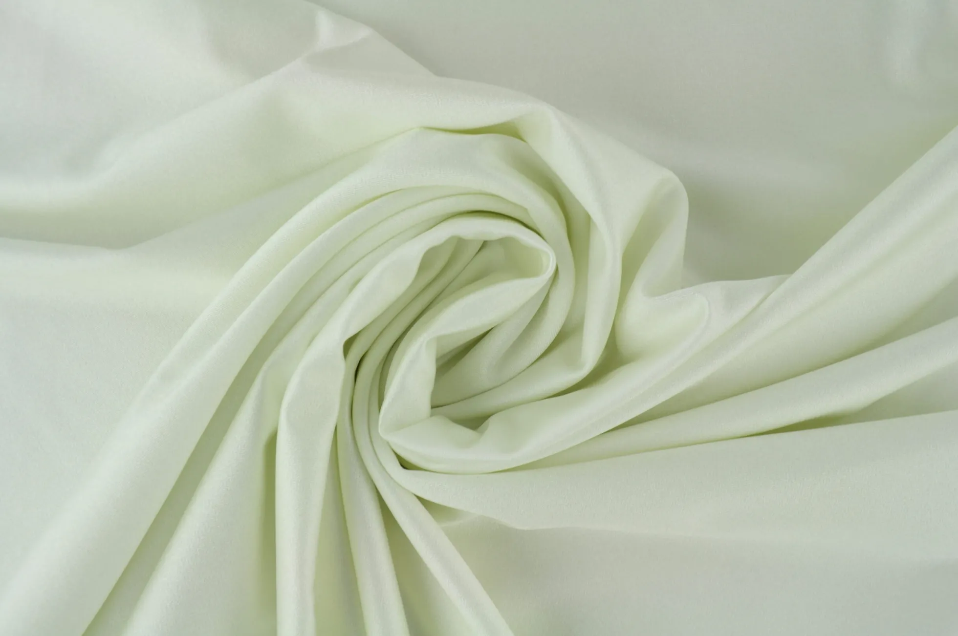 Lycra – Gebroken wit shiny – Rol 30m x 150cm