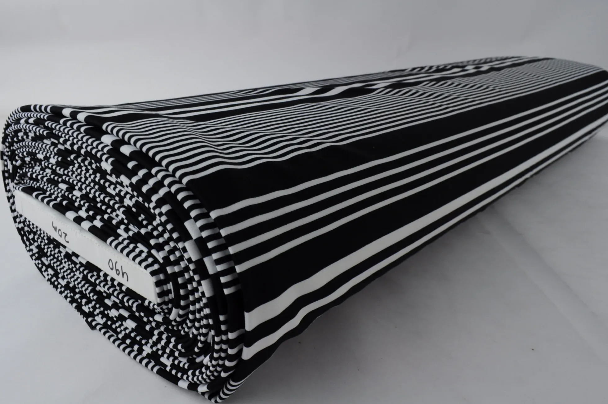 Lycra – Monochrome stripe black & white