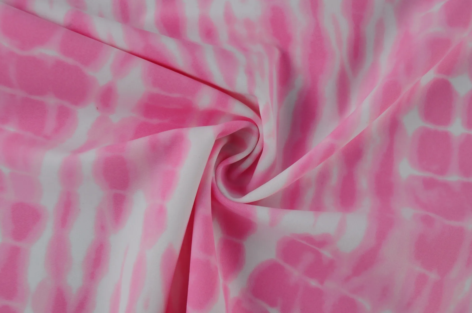 Lycra – Pink watercolor scales