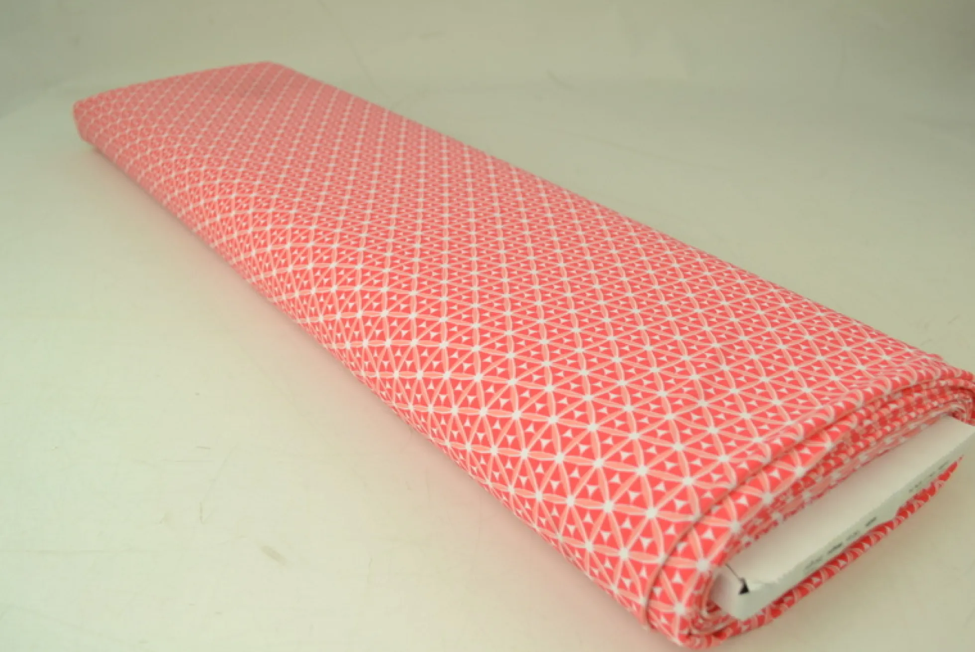 Lycra – Salmon and coral circles
