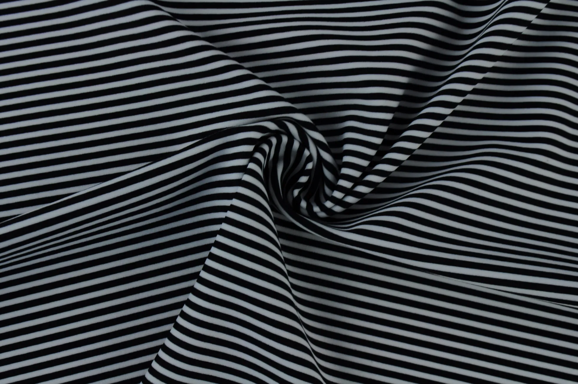 Lycra – Small stripes black & white