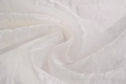 Organza crinkle – Gebroken wit met babyroze gloed