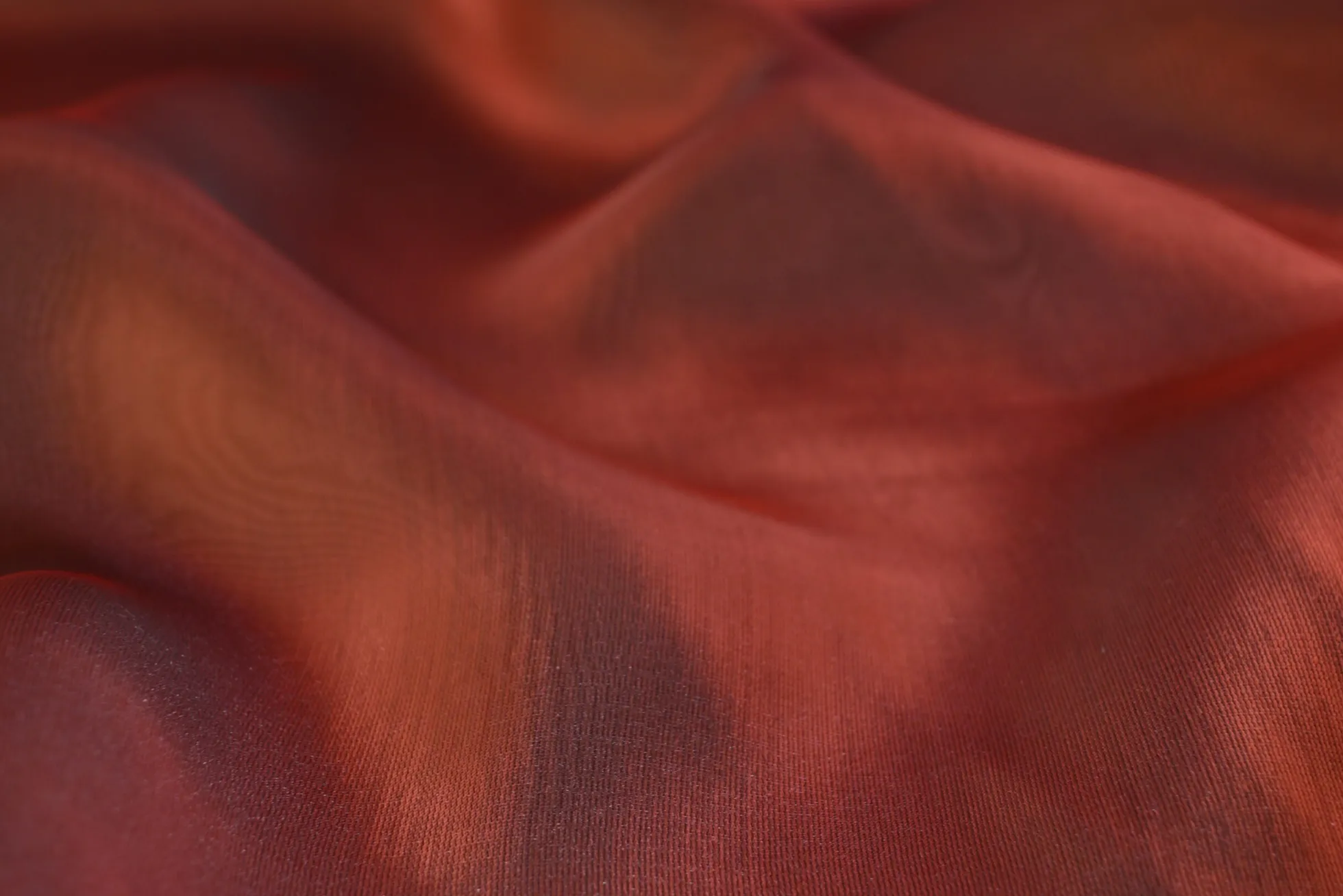 Organza two-tone – Rood / zwart – Rol 46m x 150cm