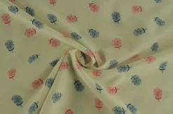 Pantalonstof – Off white with blue & pink flowers