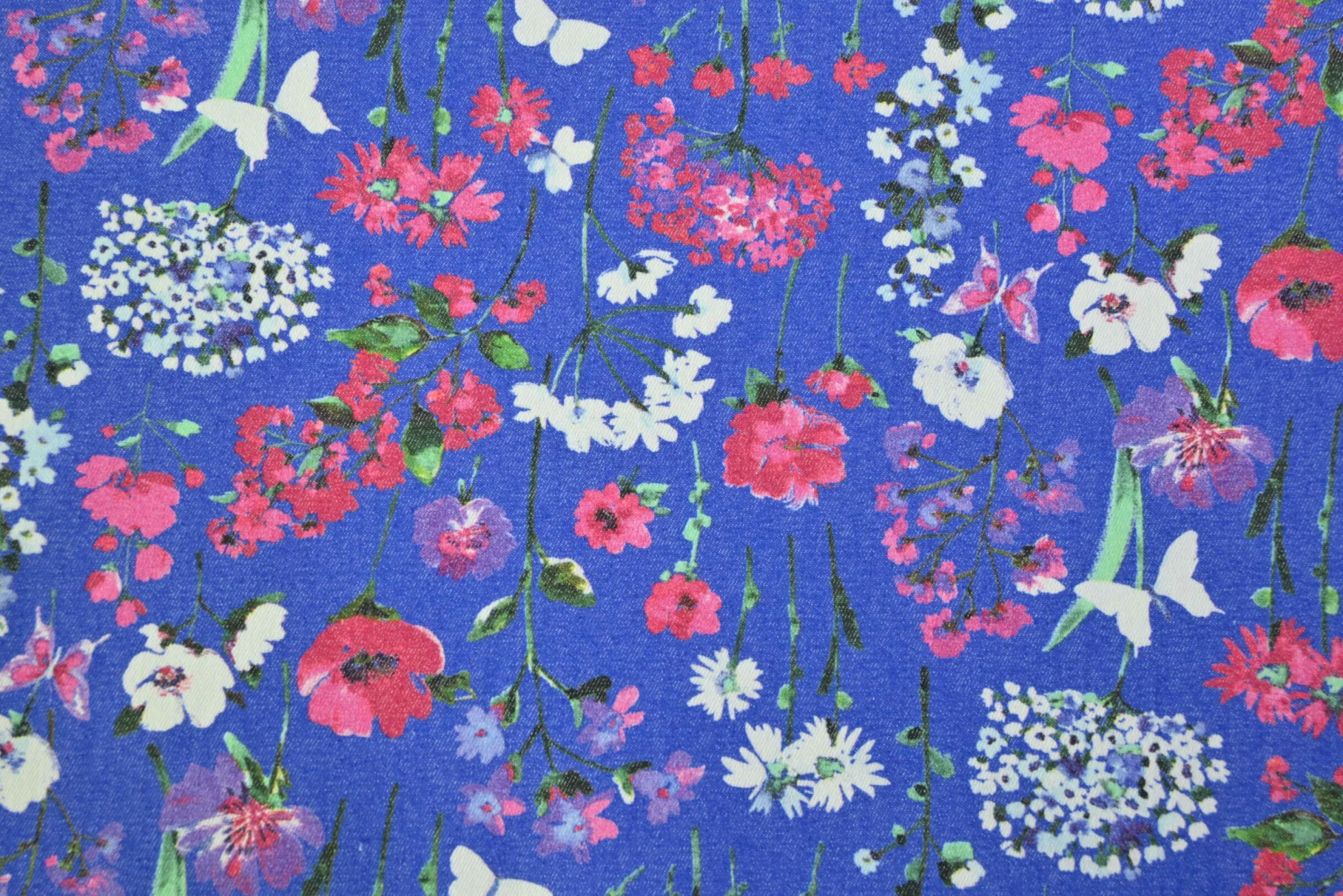 Stretch katoen – Poppy on blue denim