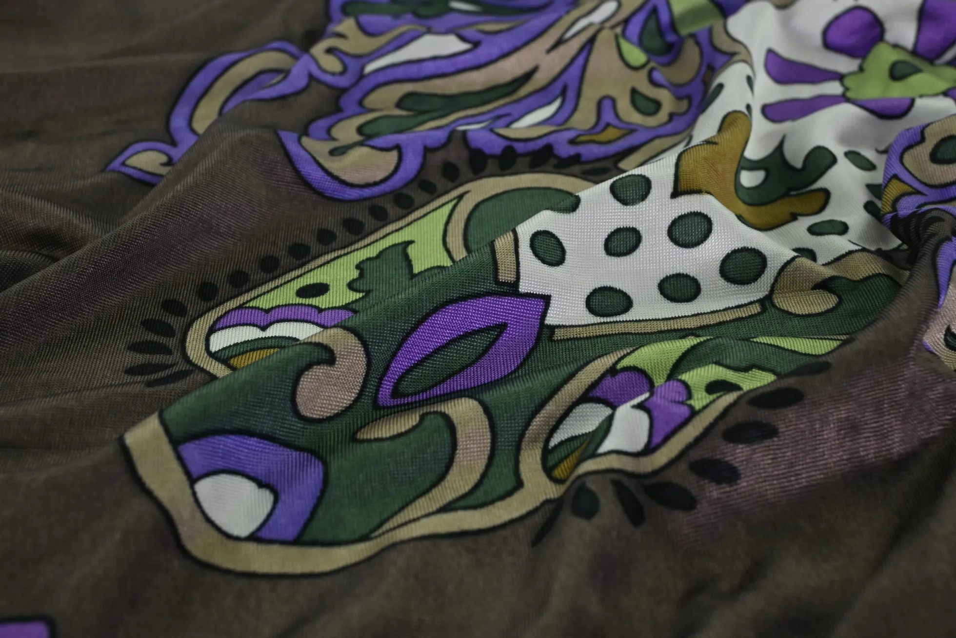 Travel jersey – Big baroque on dark taupe