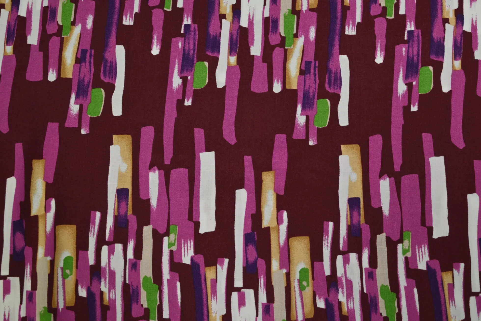 Viscose – Burgundy & pink strokes