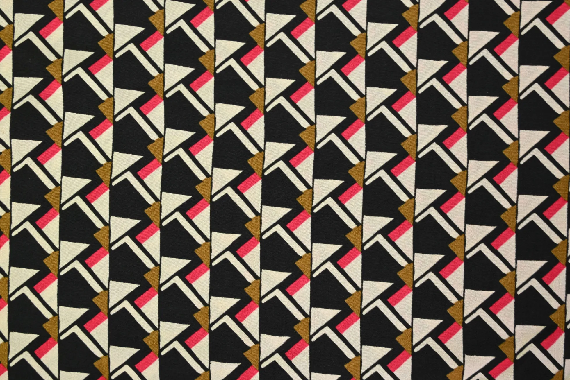 Viscose crêpe – Black triangle