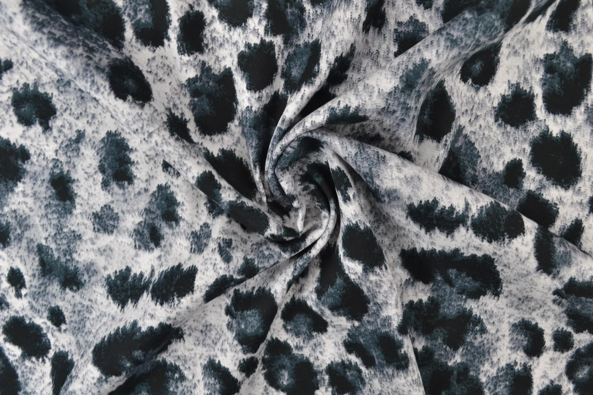 Viscose – Desert leopard grey