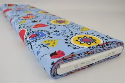 Viscose – Fruity flowers red and yellow on blauw