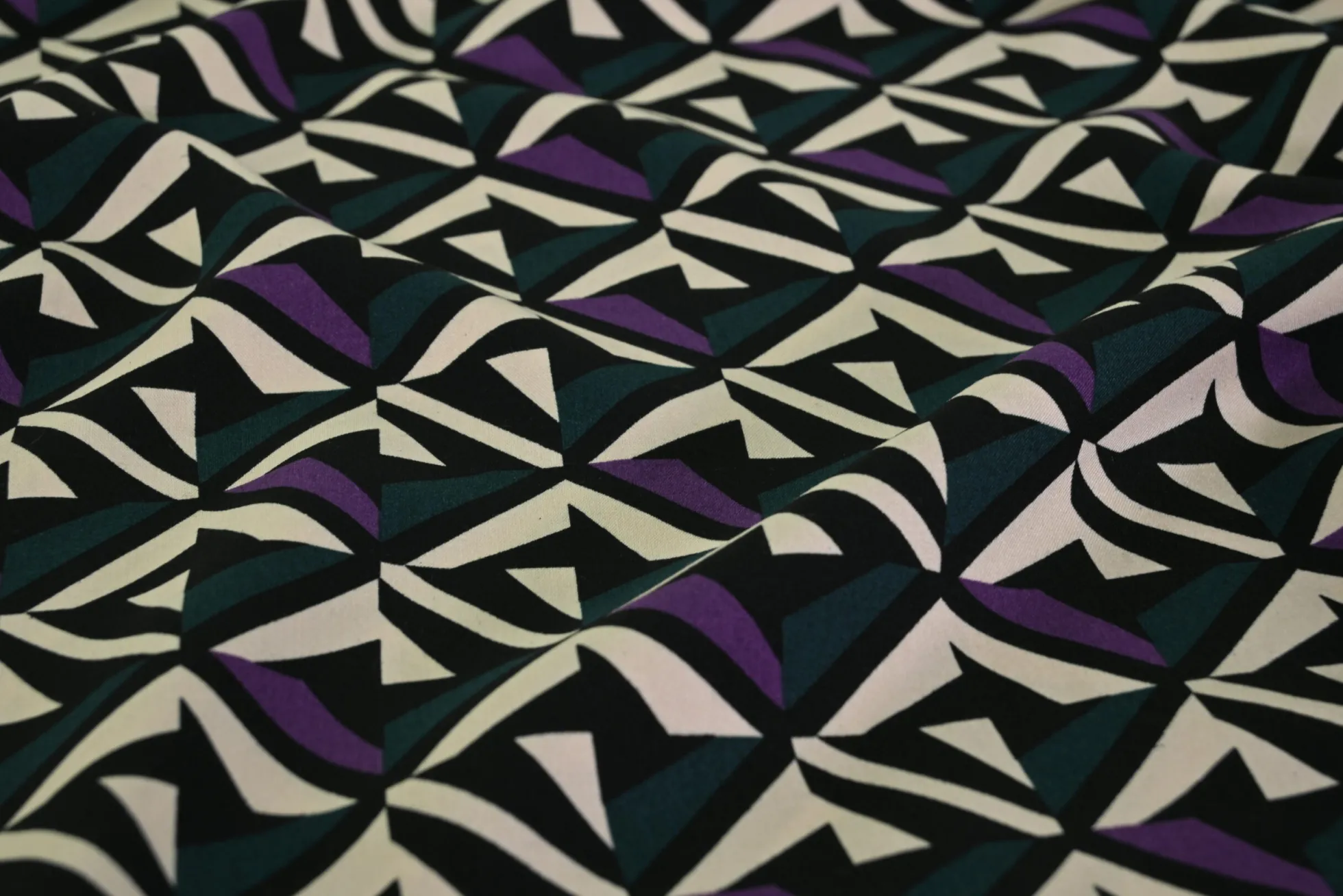 Viscose – Geo lines purple & black