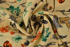 Viscose – Grassy flowers on beige