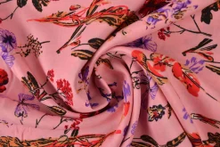Viscose – Grassy flowers on pink