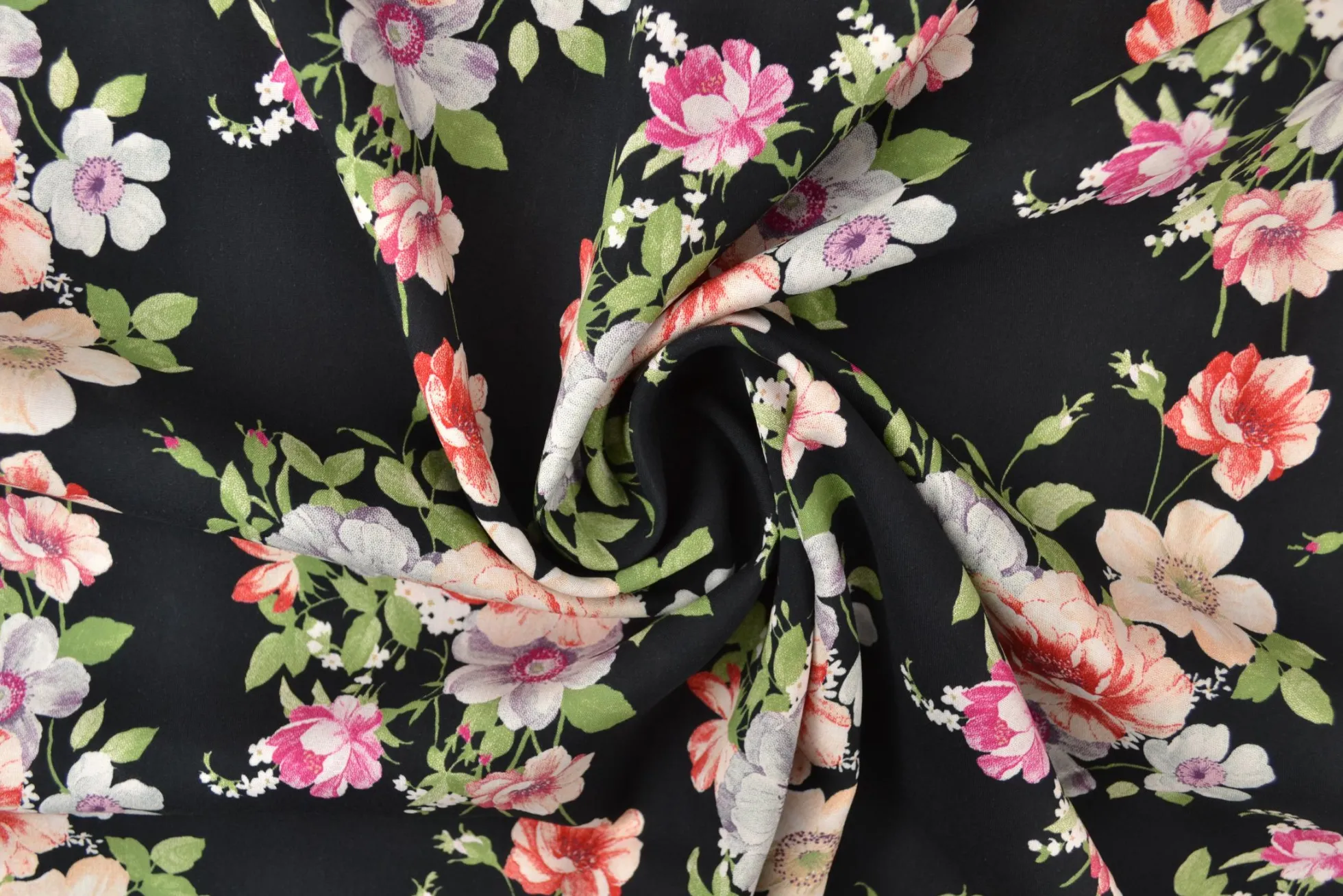 Viscose – Secret roses black