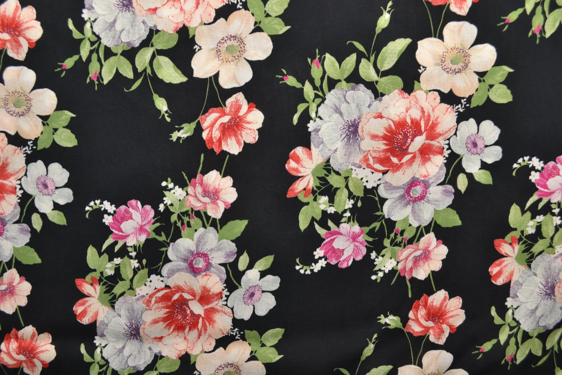 Viscose – Secret roses black