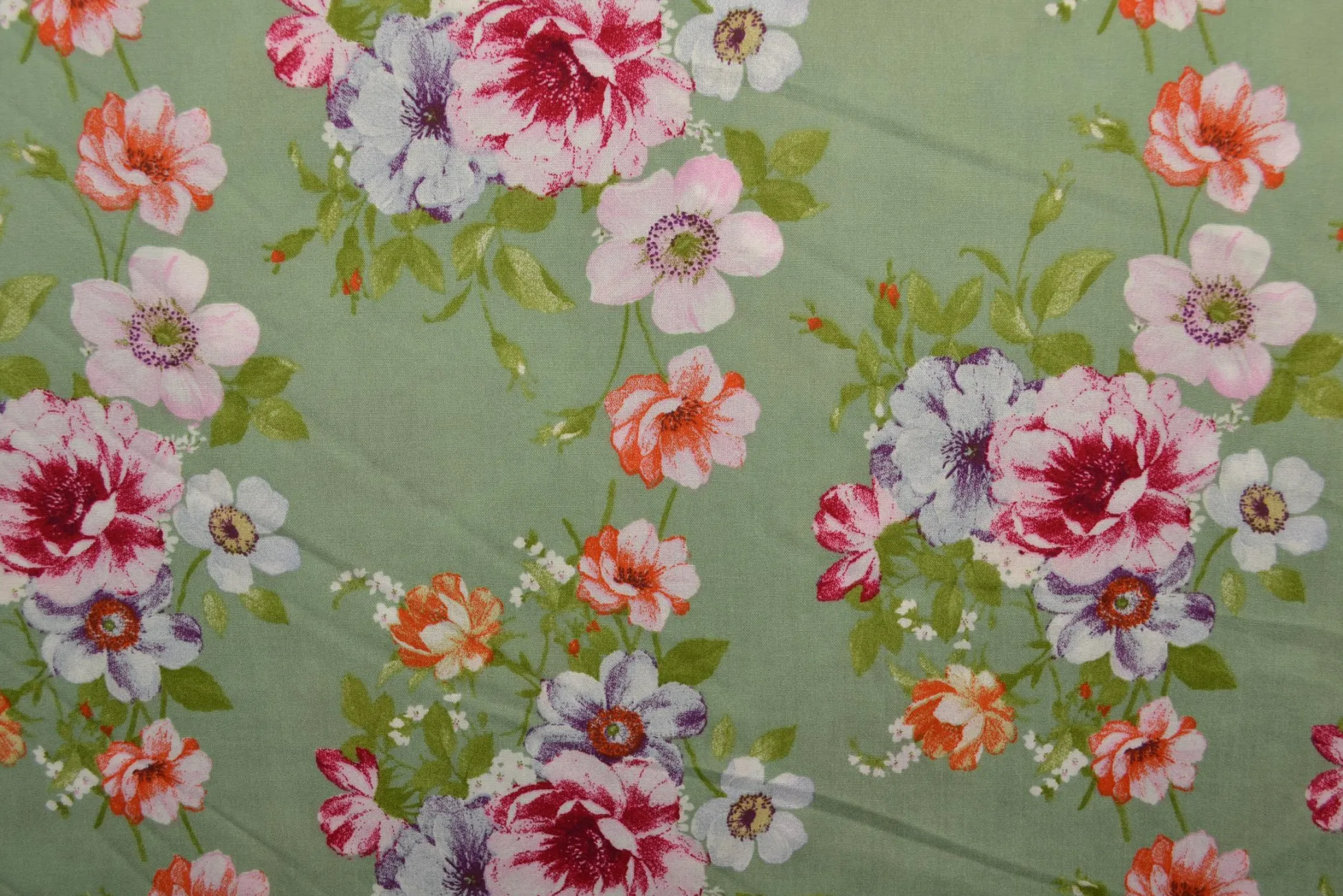 Viscose – Secret roses sage green