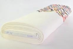 Viscose stretch crêpe – Kleurrijke ikat op gebroken wit randdesign