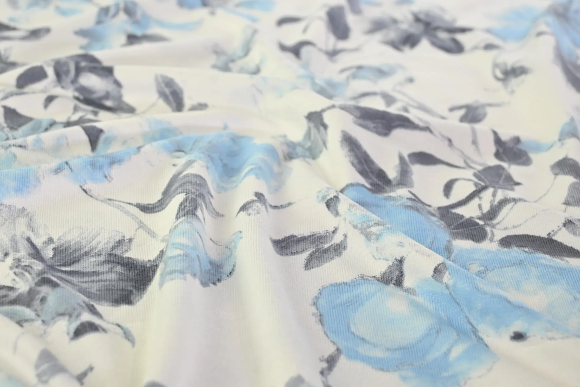 Viscose tricot – Blue Porcelain Blooms