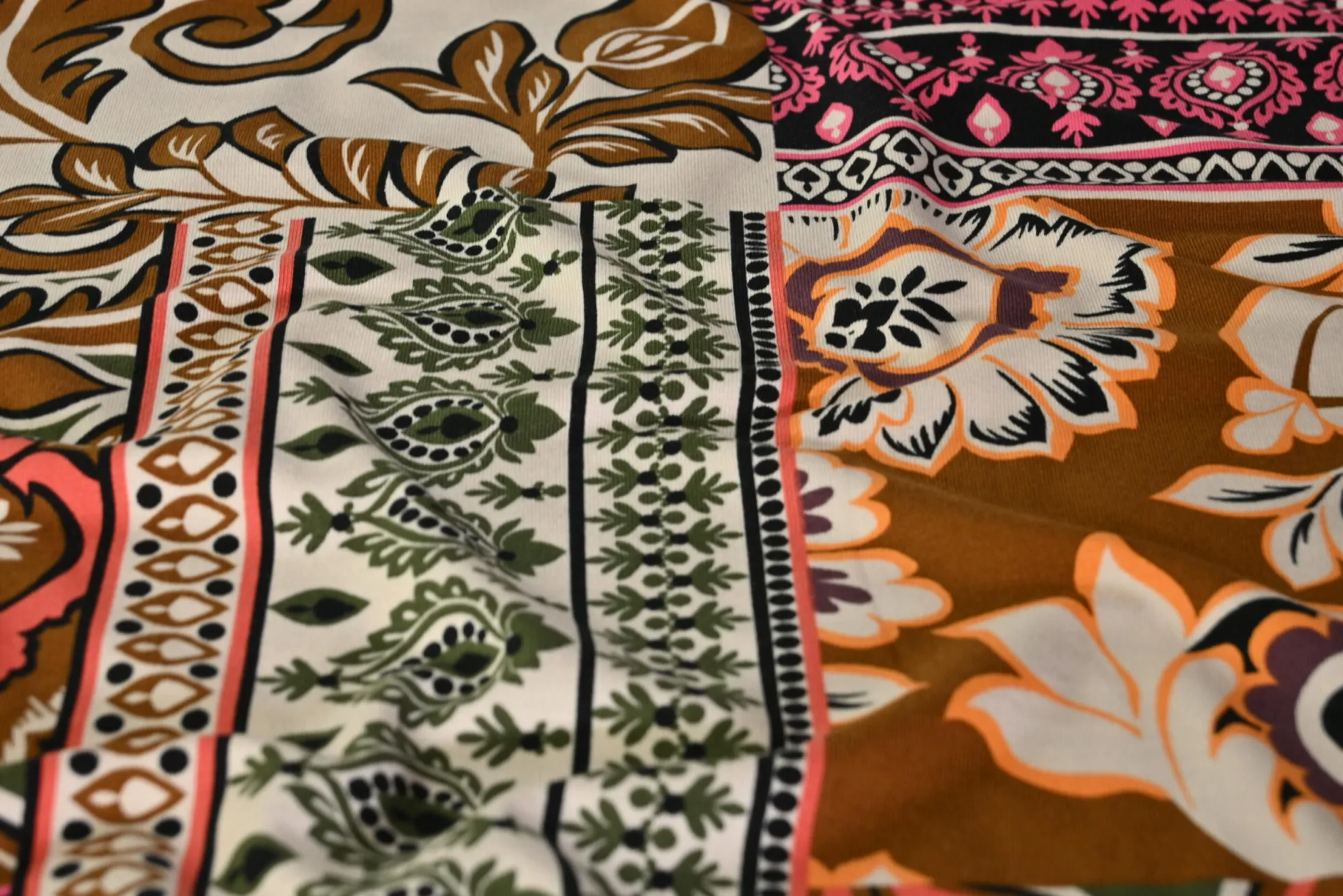 Viscose tricot – Boho bloom olive