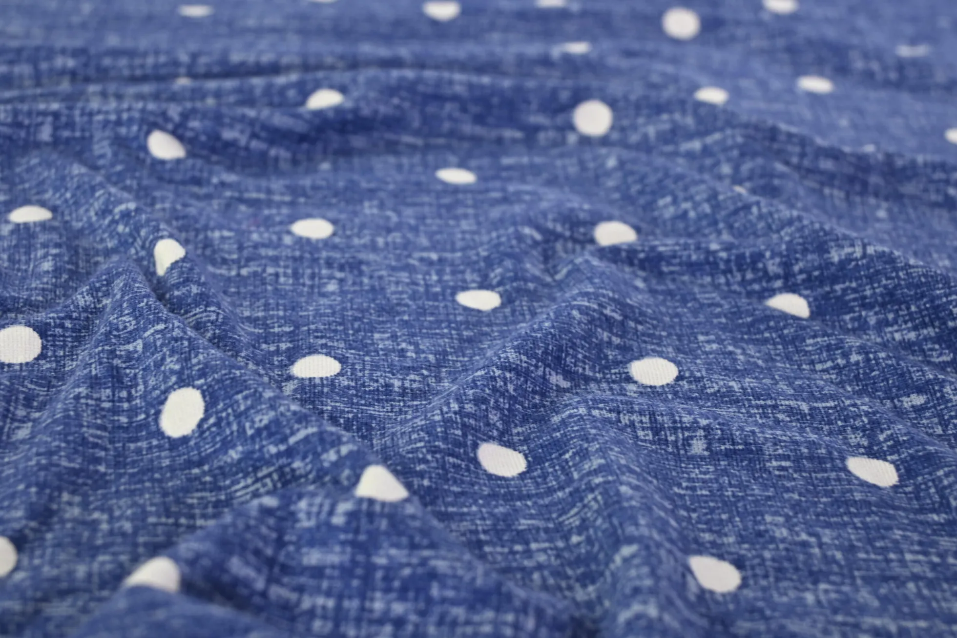 Viscose tricot – Classic Indigo Polka Dot