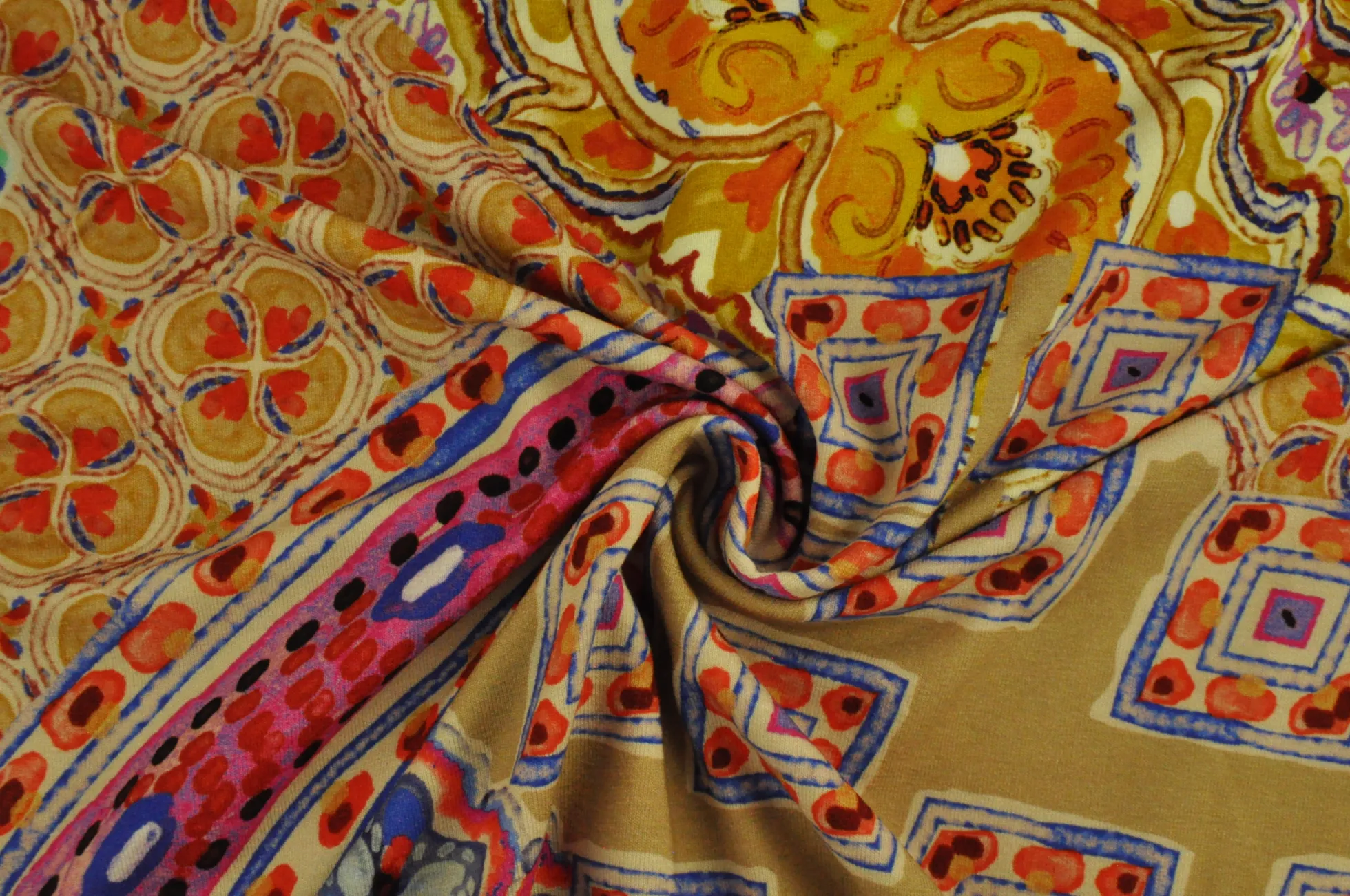 Viscose tricot – Colorful paisley