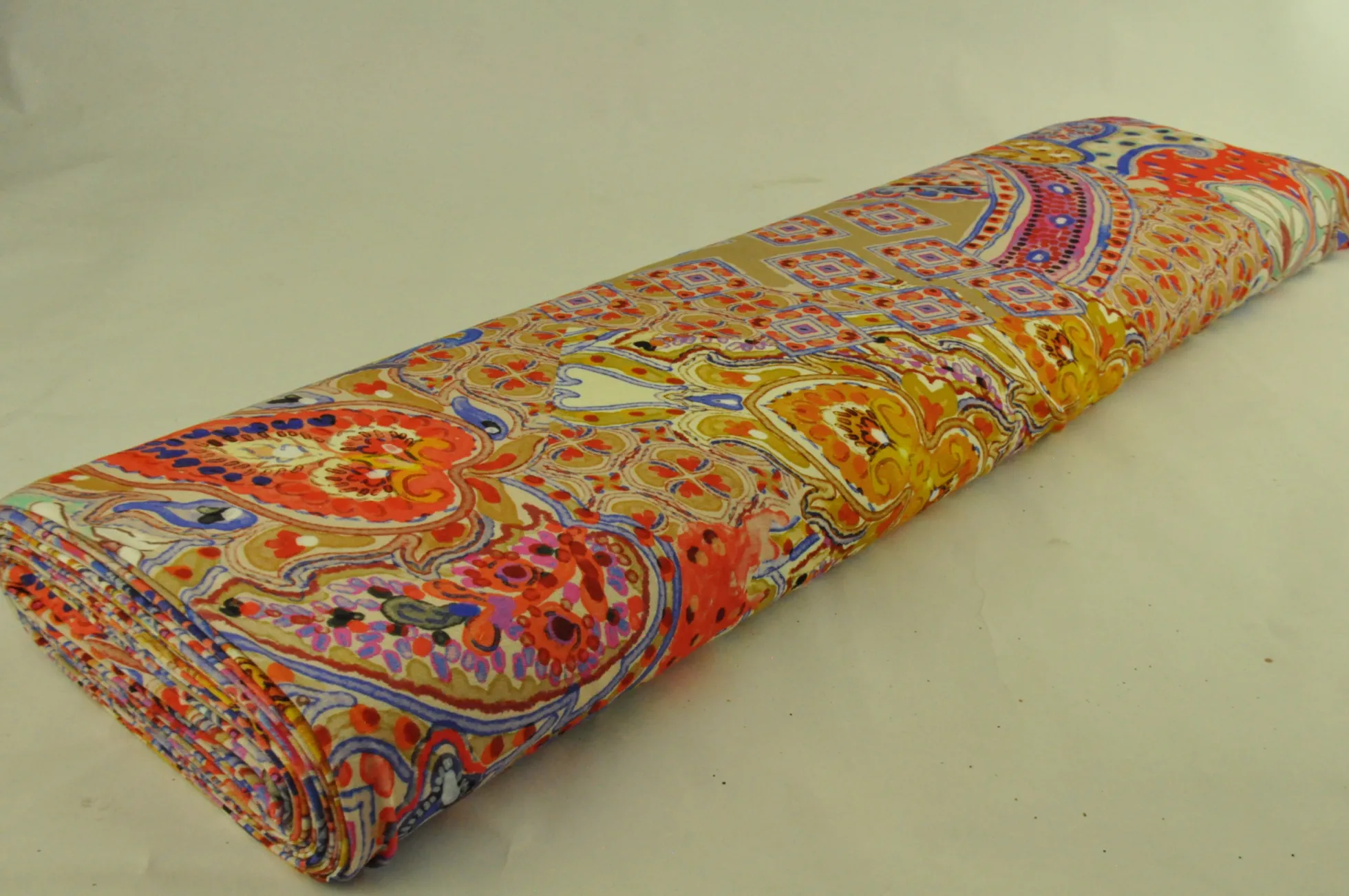 Viscose tricot – Colorful paisley
