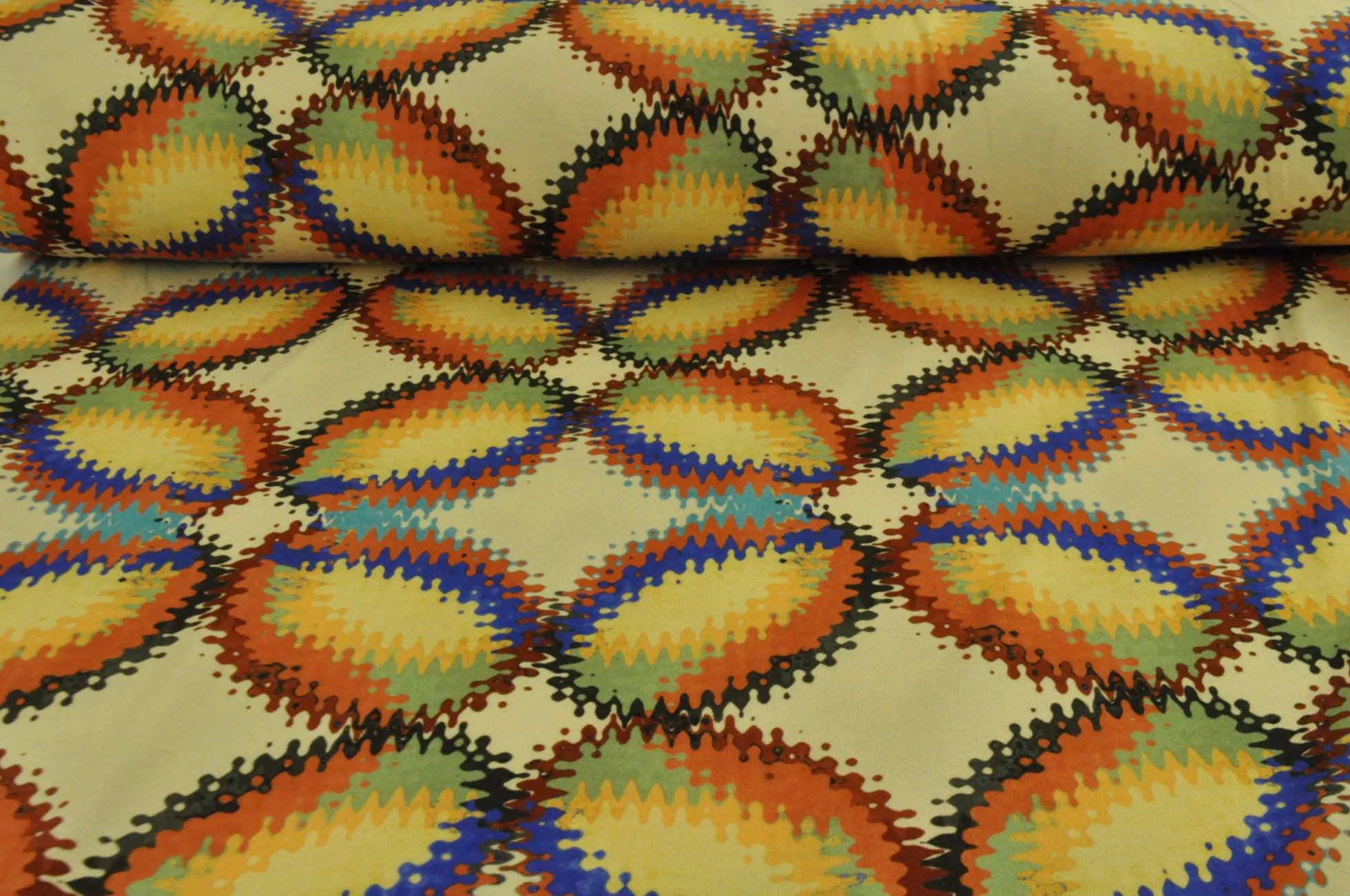 Viscose tricot – Colorful petal
