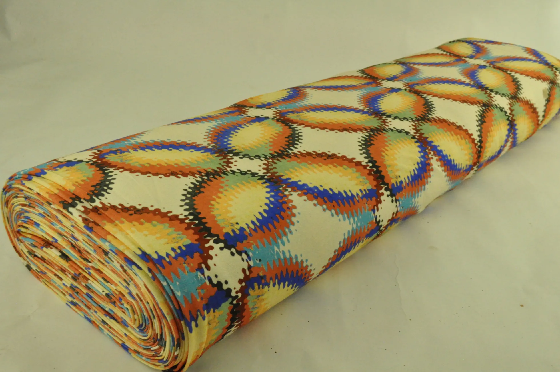 Viscose tricot – Colorful petal
