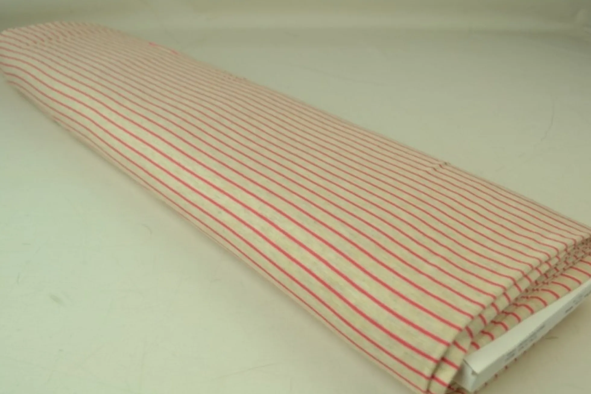 Viscose tricot – Ecru en koraalroze gestreept