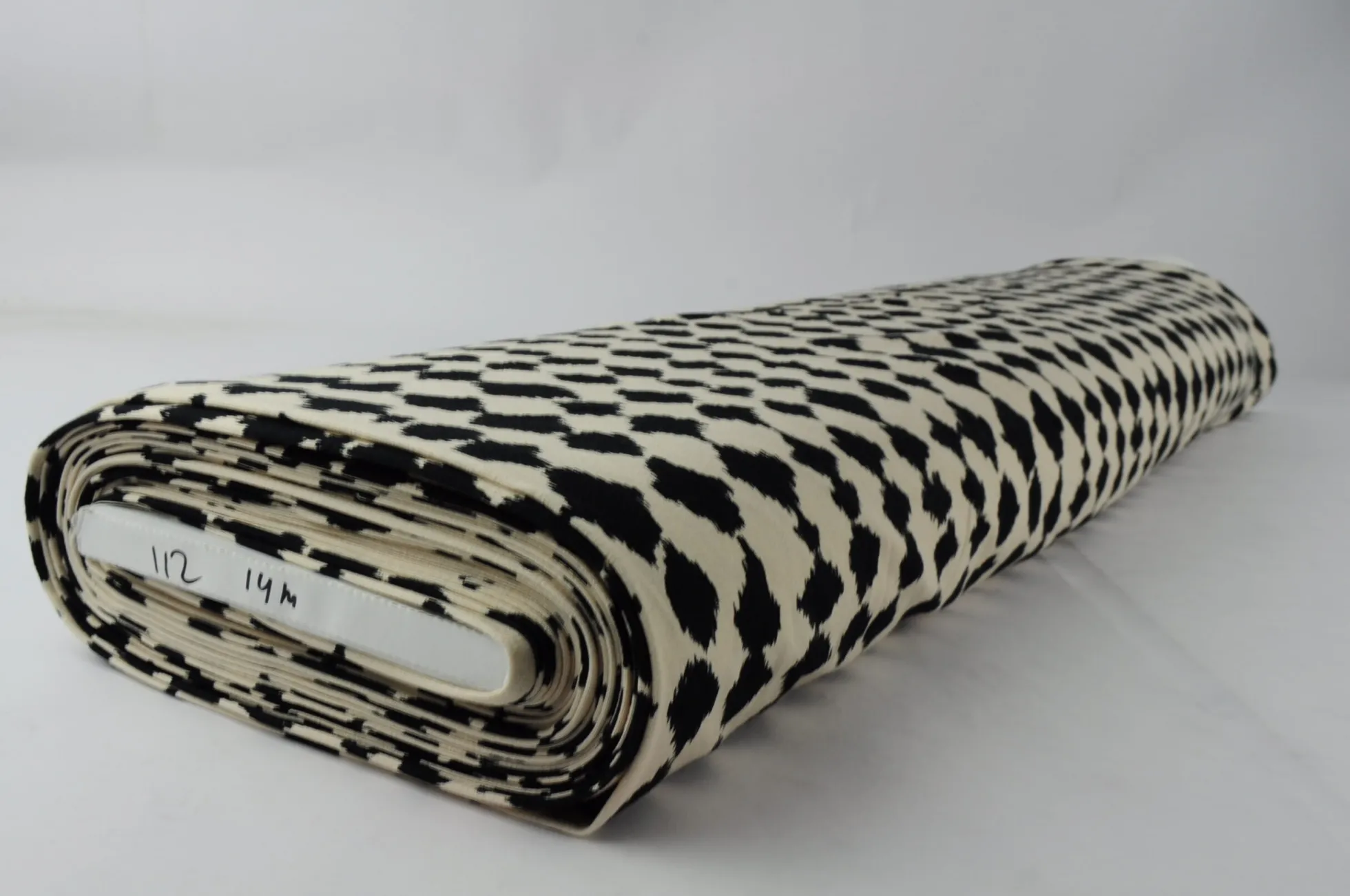 Viscose tricot – Ikat gebroken wit & zwart
