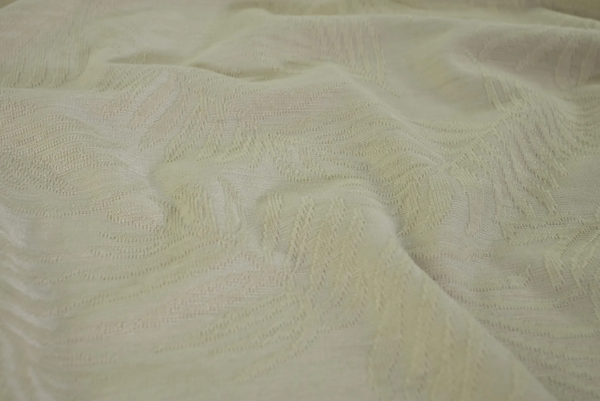 Viscose tricot jacquard – Leaves creme