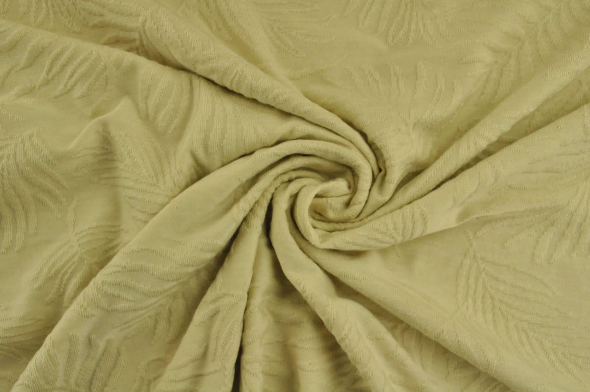 Viscose tricot jacquard – Leaves creme – Rol 30m x 155cm